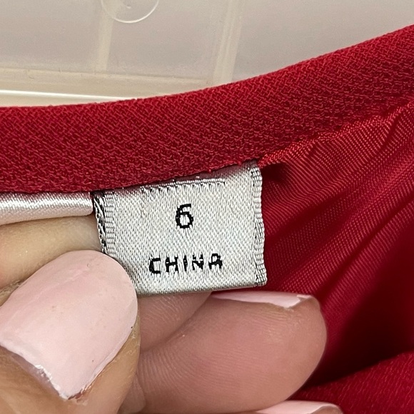 Red Knee Length Skirt with Lining and Bottom Slits Size 6 - Picture 6 of 7